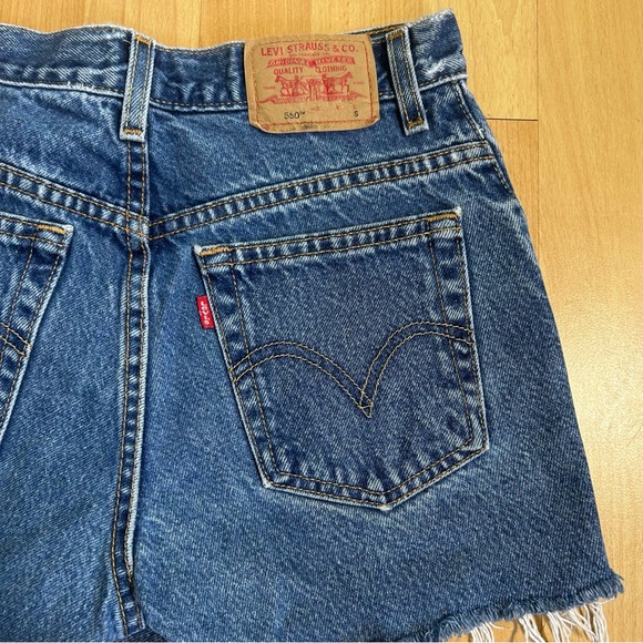 Levi's 550 Cutoffs Size 6 Denim Shorts Zip Fly - Picture 5 of 9
